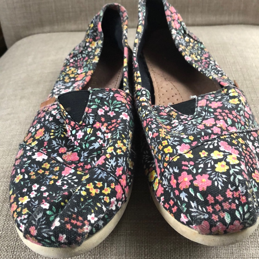 ⭐️2 for $10⭐️ Madden Girl Floral flat shoes